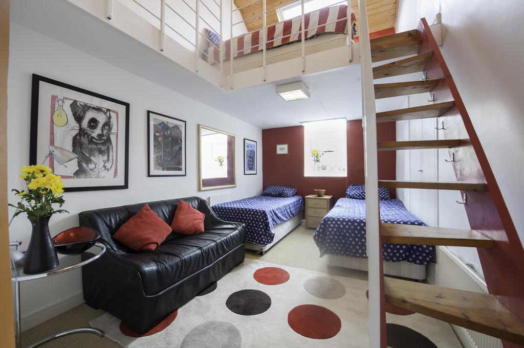 The Dyehouse room 6